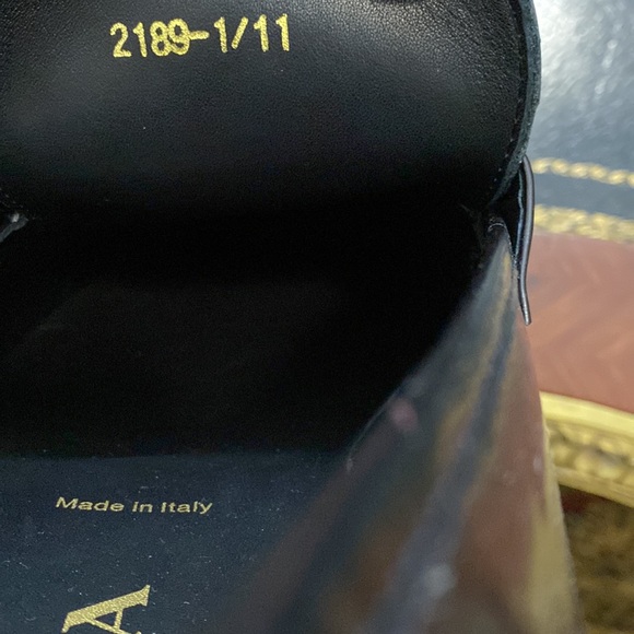 Prada - Picture 5 of 8